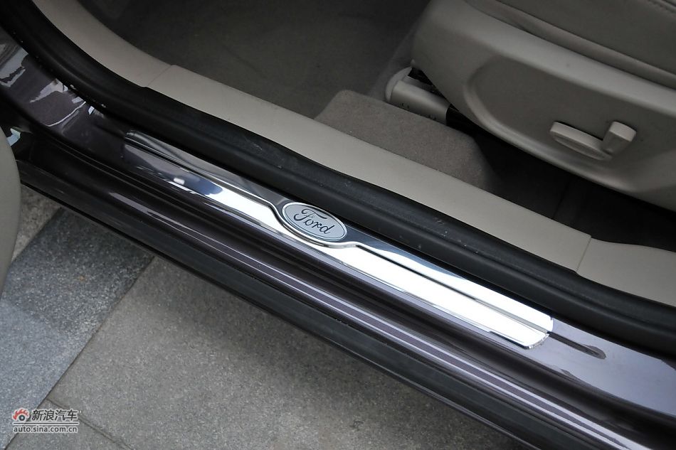 2011款蒙迪欧致胜内饰