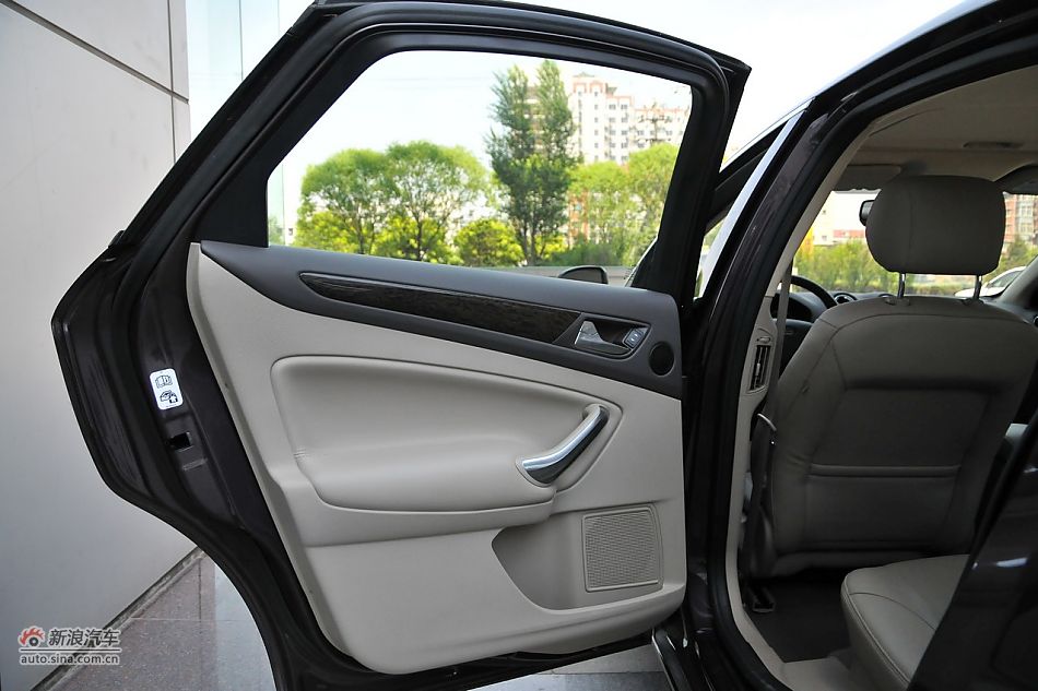 2011款蒙迪欧致胜内饰