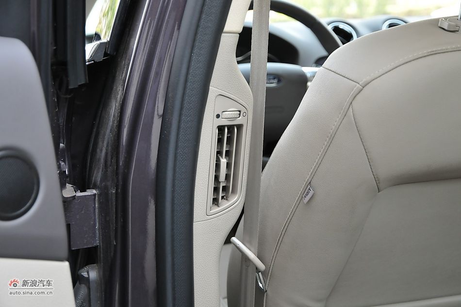 2011款蒙迪欧致胜内饰