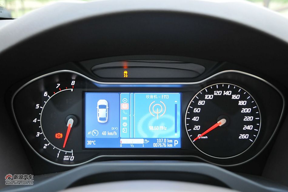 2011款蒙迪欧致胜内饰