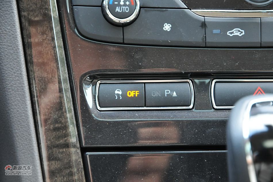 2011款蒙迪欧致胜内饰