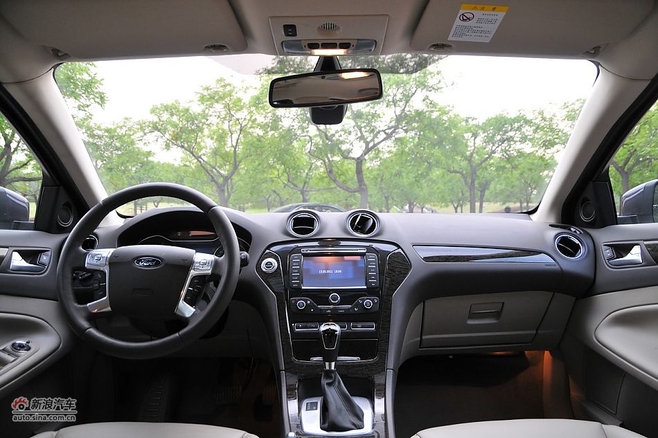 2011款蒙迪欧致胜内饰