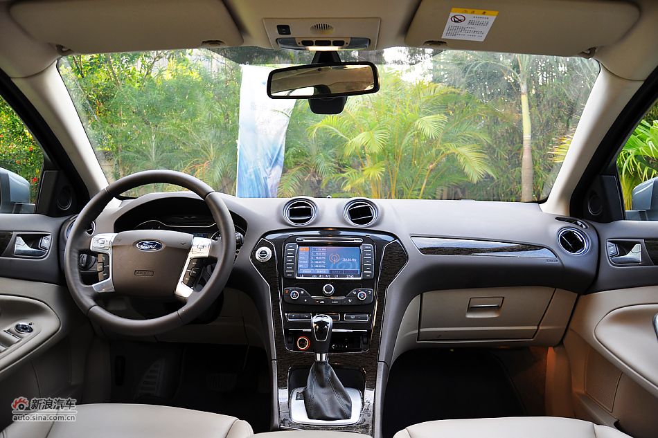 2011款蒙迪欧致胜内饰