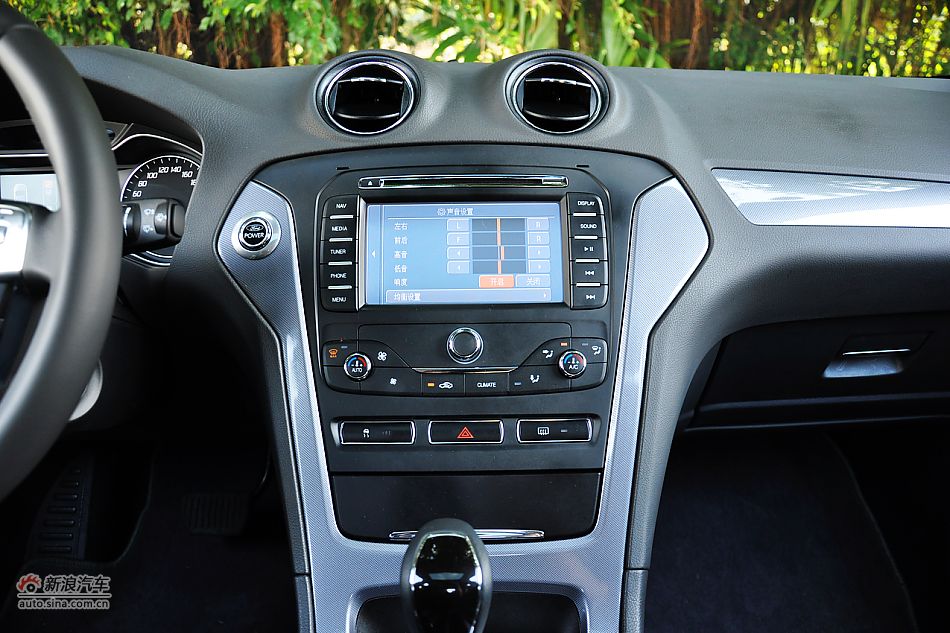 2011款蒙迪欧致胜内饰