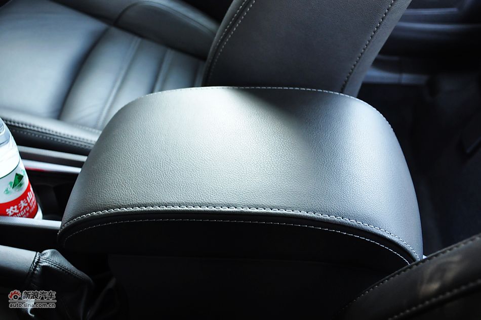 2011款蒙迪欧致胜内饰