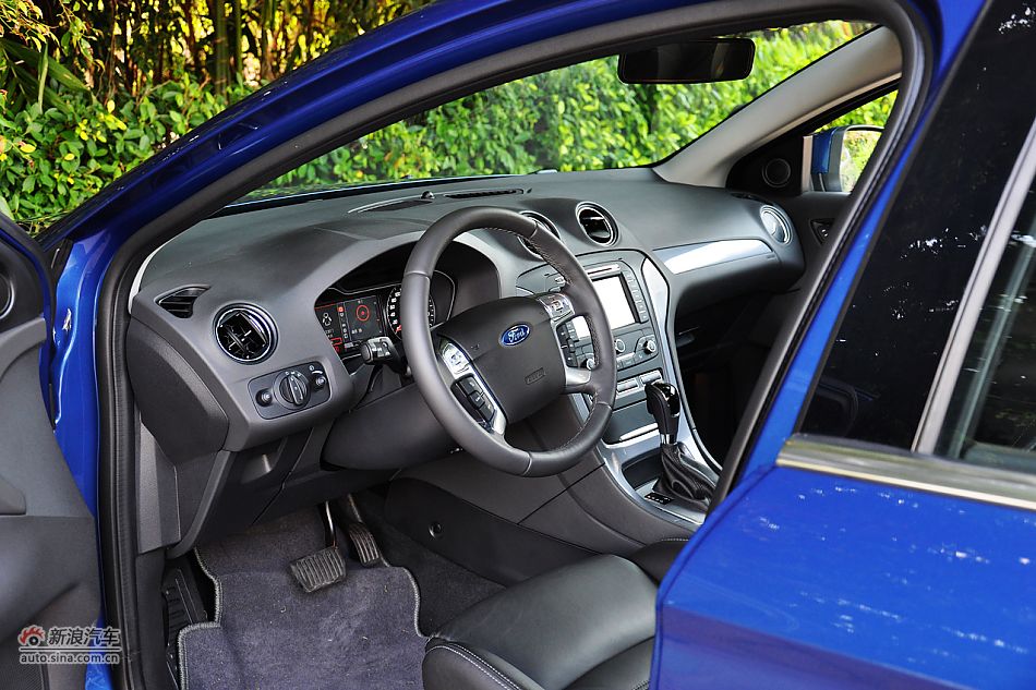 2011款蒙迪欧致胜内饰