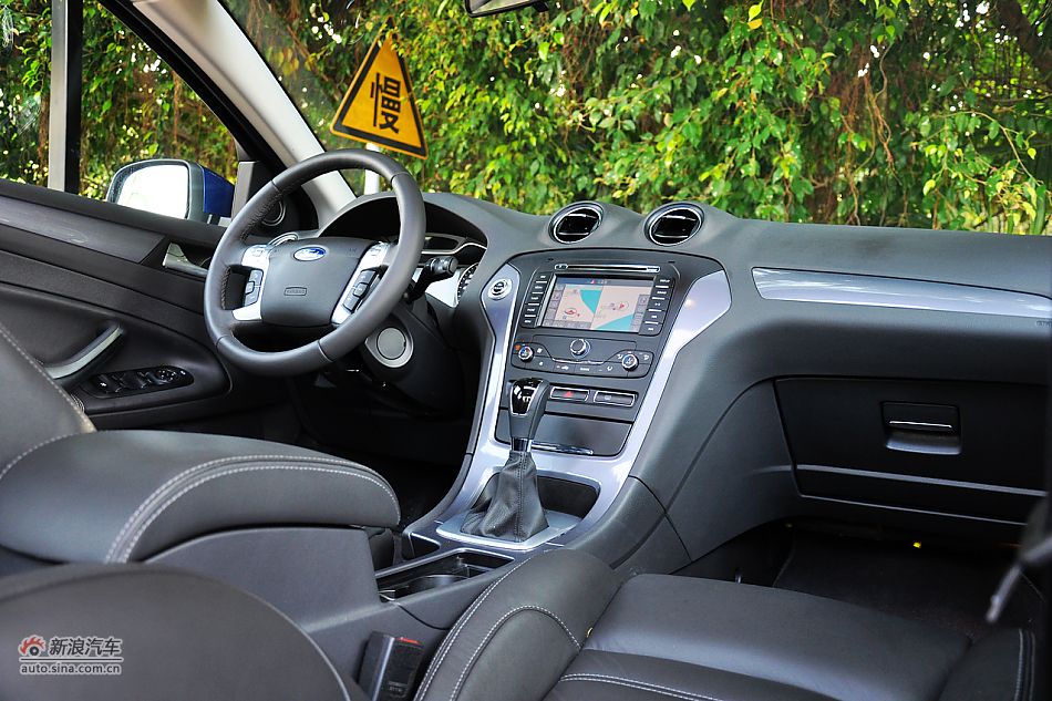 2011款蒙迪欧致胜内饰