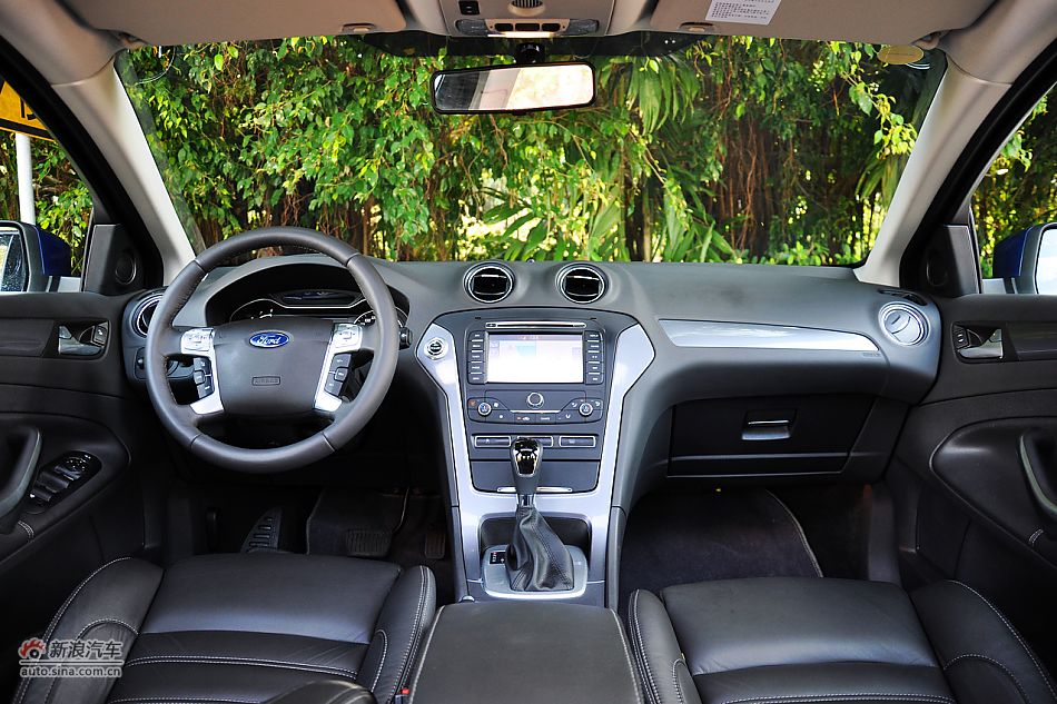 2011款蒙迪欧致胜内饰