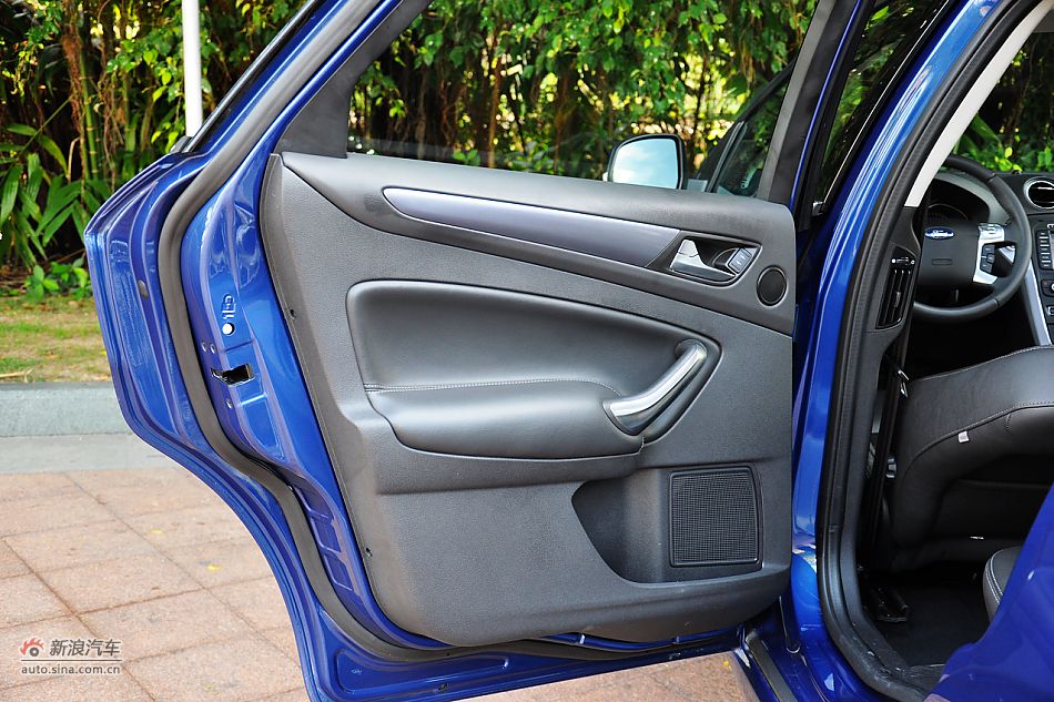 2011款蒙迪欧致胜内饰