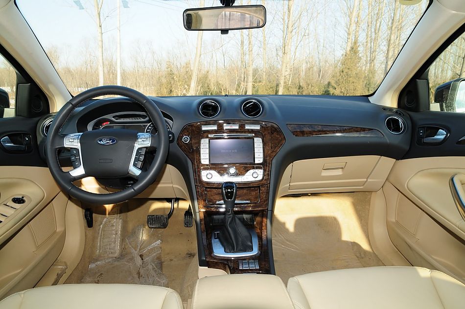 2010款蒙迪欧致胜致胜至尊型内饰