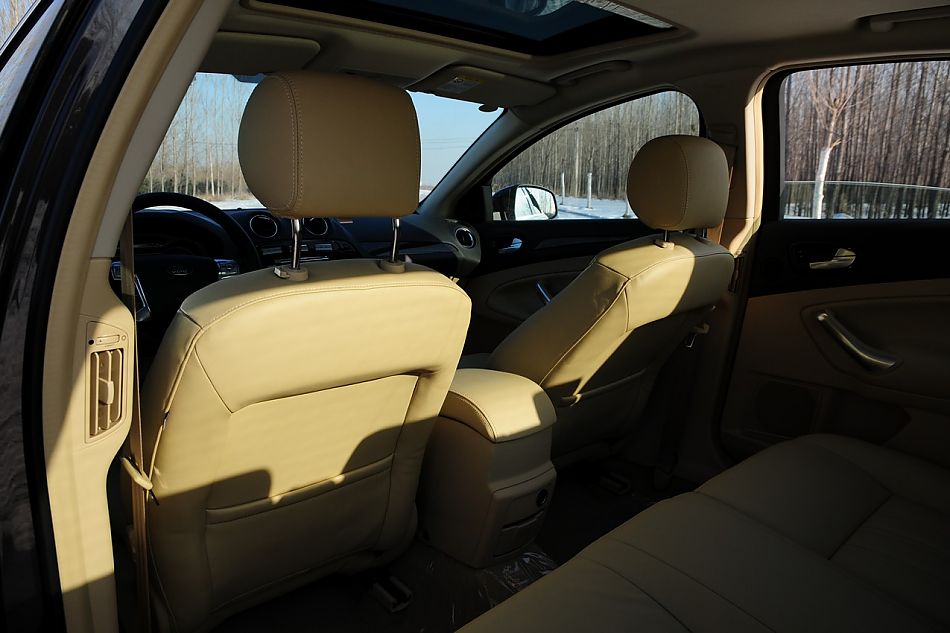 2010款蒙迪欧致胜致胜至尊型内饰