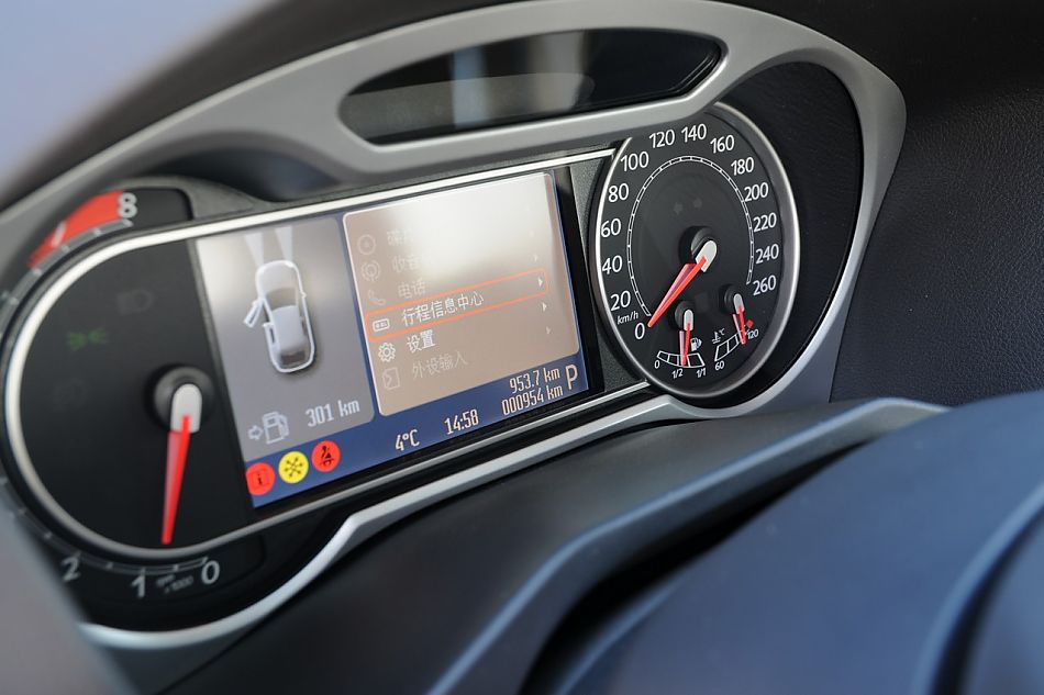 2010款蒙迪欧致胜致胜至尊型内饰