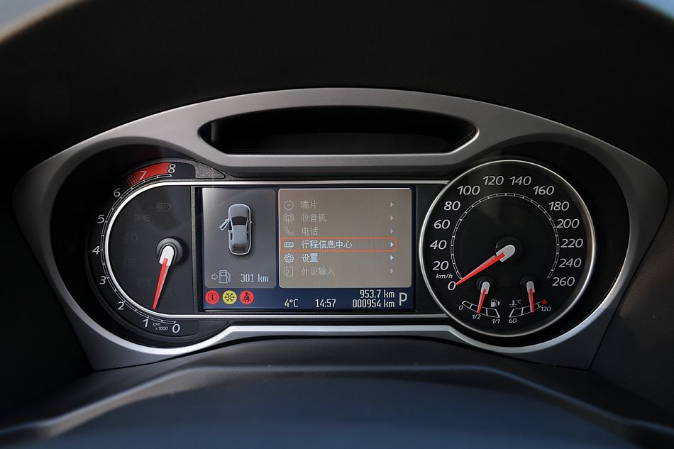 2010款蒙迪欧致胜致胜至尊型内饰