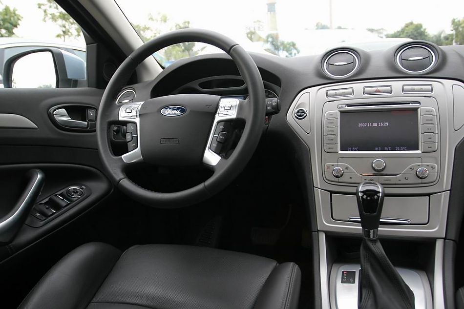 图为蒙迪欧致胜内饰及细节图