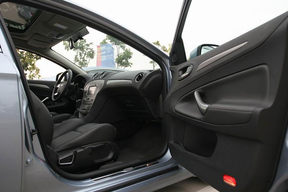 图为蒙迪欧致胜内饰及细节图