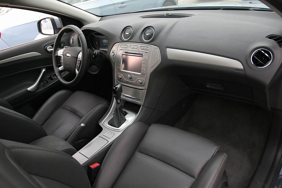 图为蒙迪欧致胜内饰及细节图