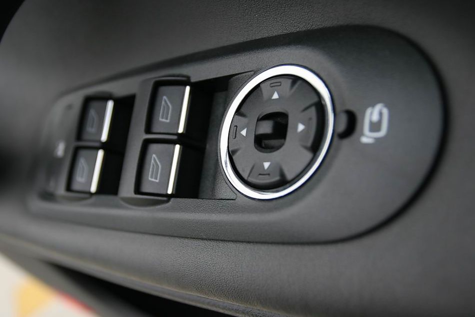 图为蒙迪欧致胜内饰及细节图