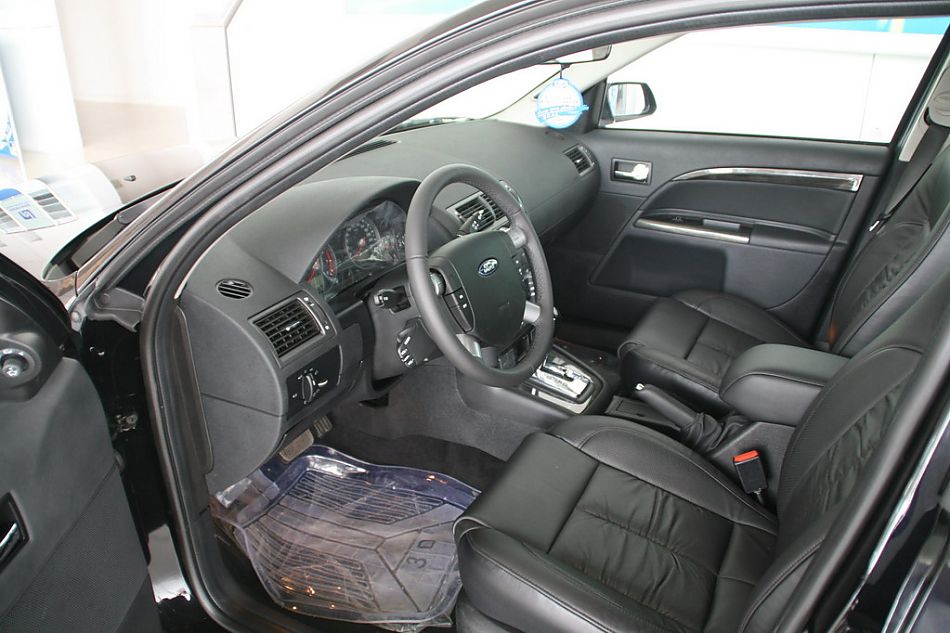 长安福特蒙迪欧内饰