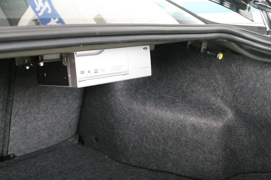 长安福特蒙迪欧后备厢