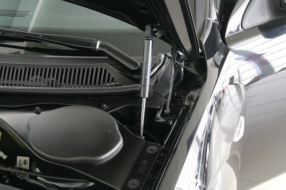 长安福特蒙迪欧后备厢支架