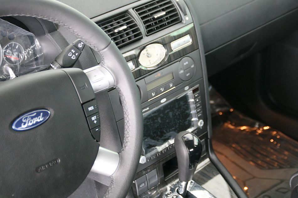 长安福特蒙迪欧中控台