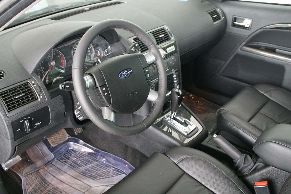 长安福特蒙迪欧内饰