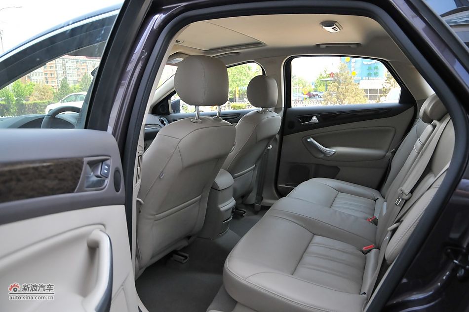 2011款蒙迪欧致胜空间