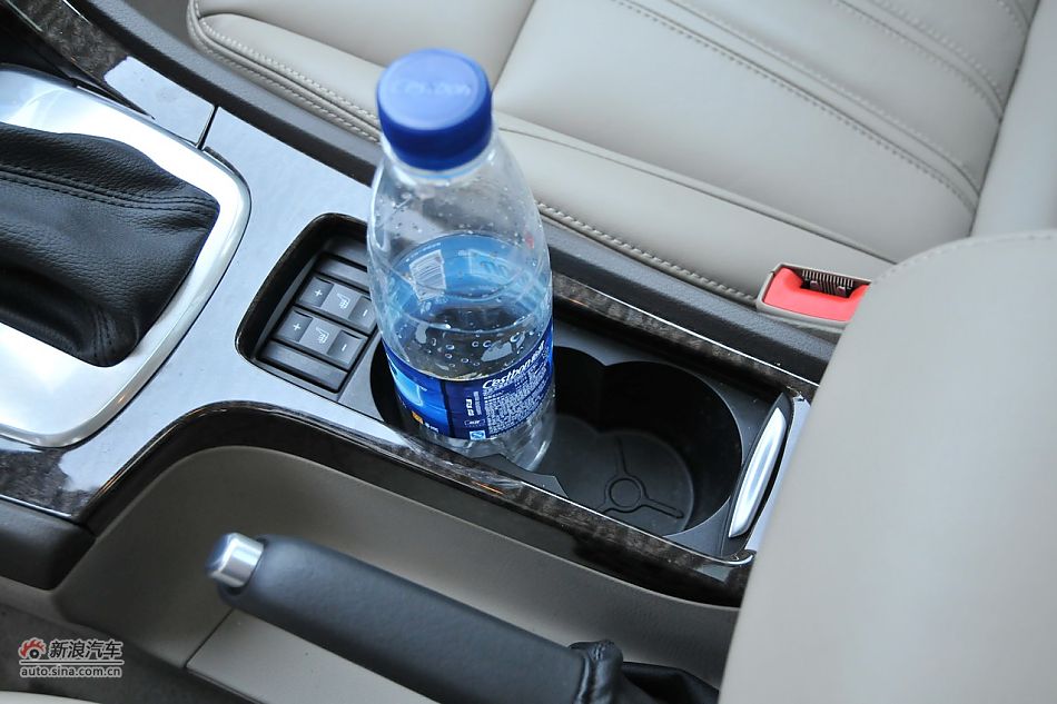 2011款蒙迪欧致胜空间