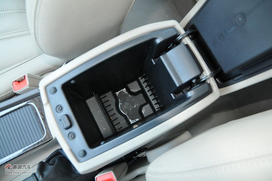 2011款蒙迪欧致胜空间