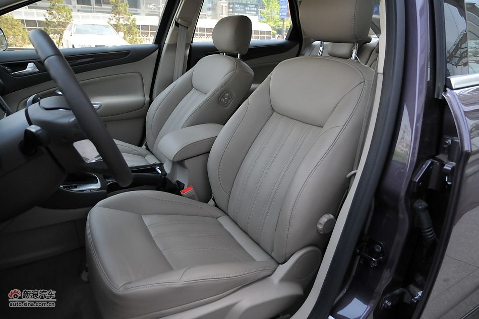 2011款蒙迪欧致胜空间