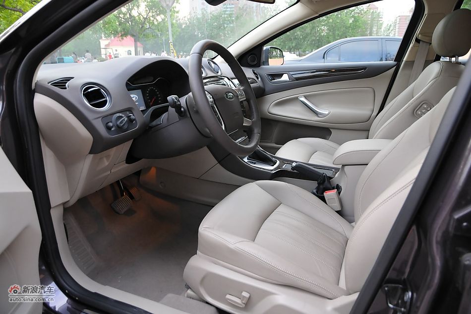 2011款蒙迪欧致胜空间