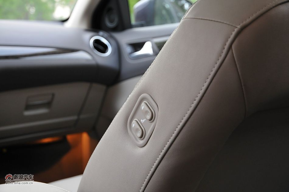 2011款蒙迪欧致胜空间