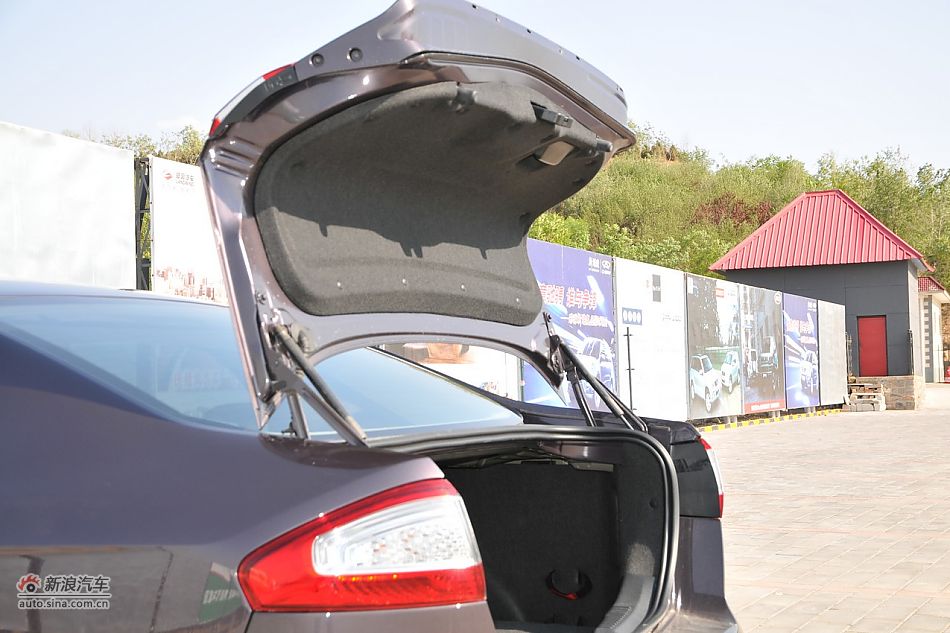 2011款蒙迪欧致胜空间