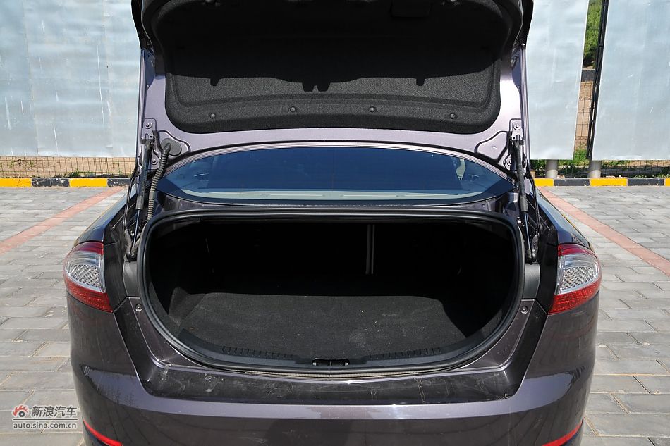 2011款蒙迪欧致胜空间