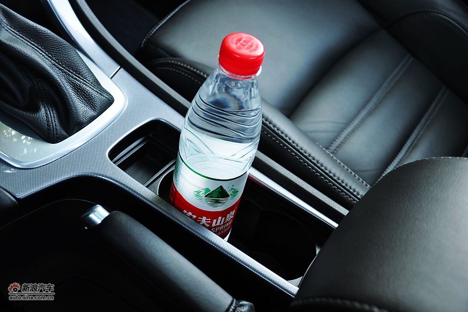 2011款蒙迪欧致胜内饰