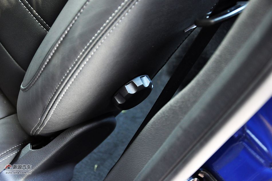 2011款蒙迪欧致胜内饰