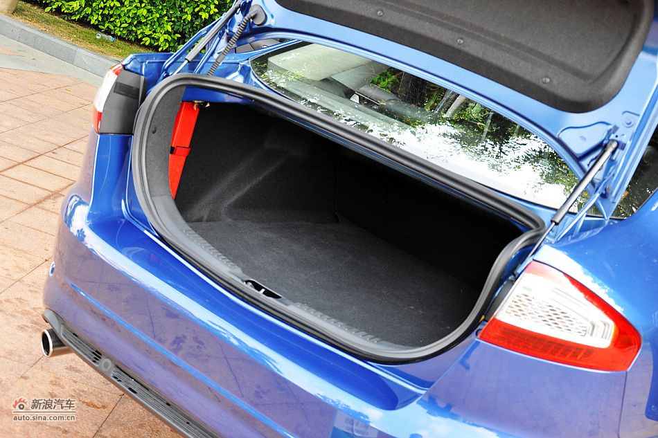 2011款蒙迪欧致胜内饰