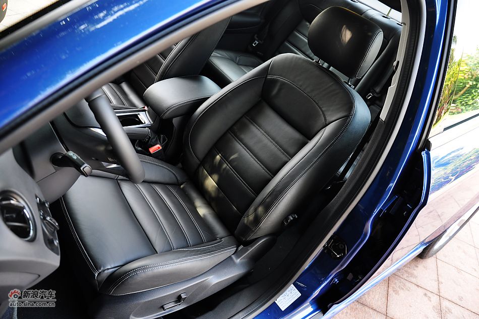 2011款蒙迪欧致胜内饰