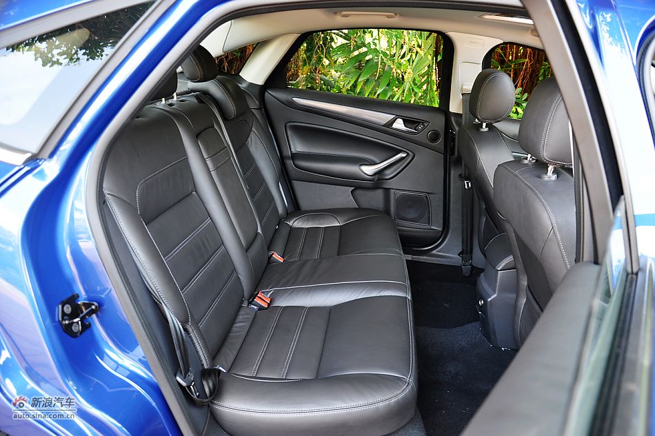 2011款蒙迪欧致胜内饰