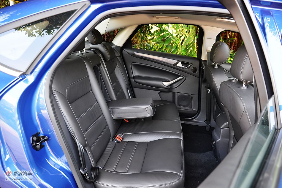 2011款蒙迪欧致胜内饰