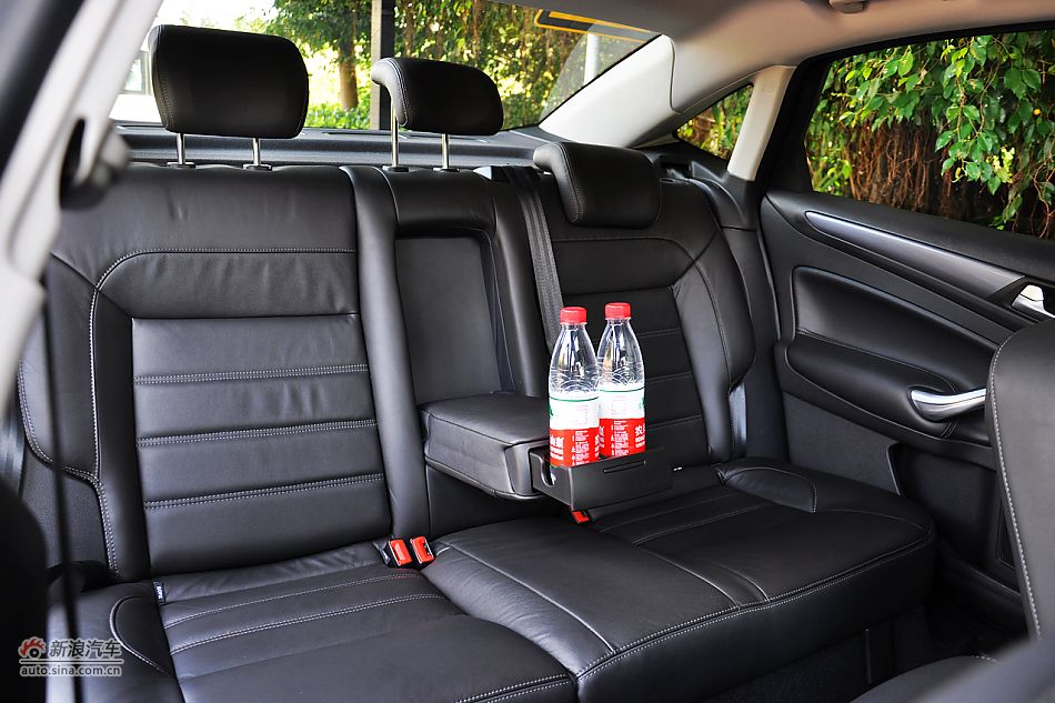 2011款蒙迪欧致胜内饰