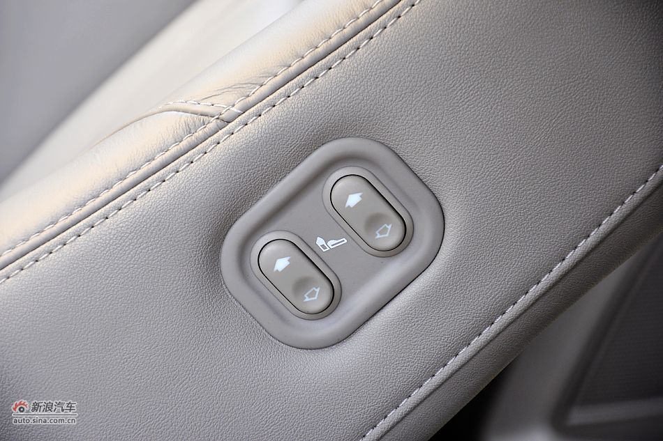 2011款蒙迪欧致胜内饰
