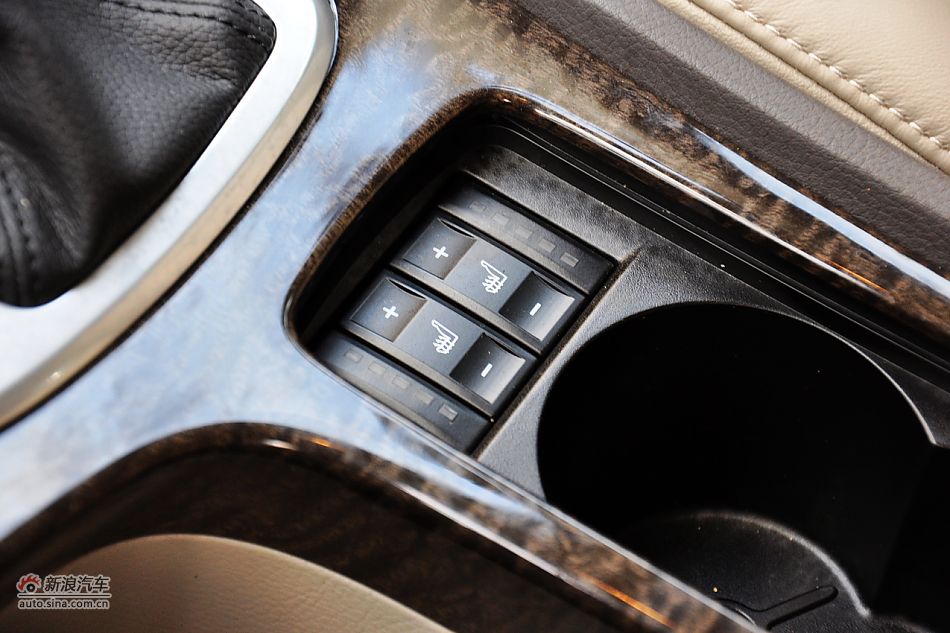 2011款蒙迪欧致胜内饰