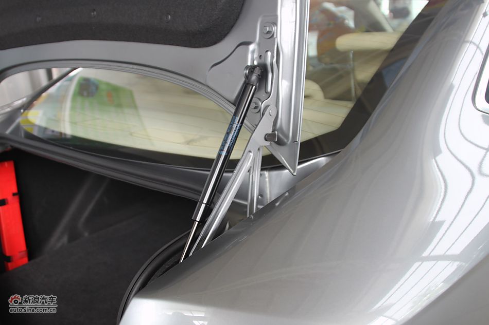 发动机、底盘悬挂及后备箱