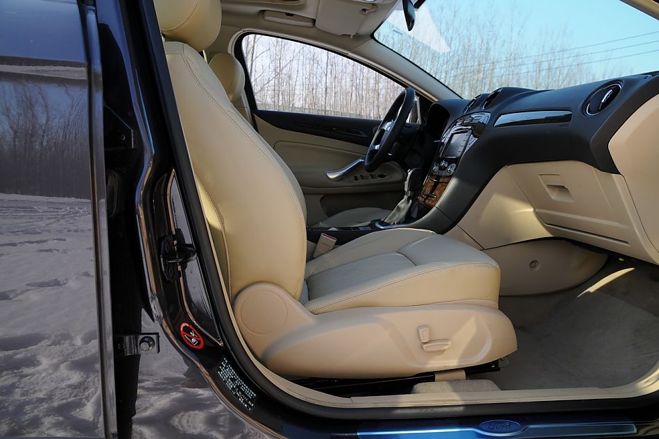 2010款蒙迪欧致胜致胜至尊型内饰