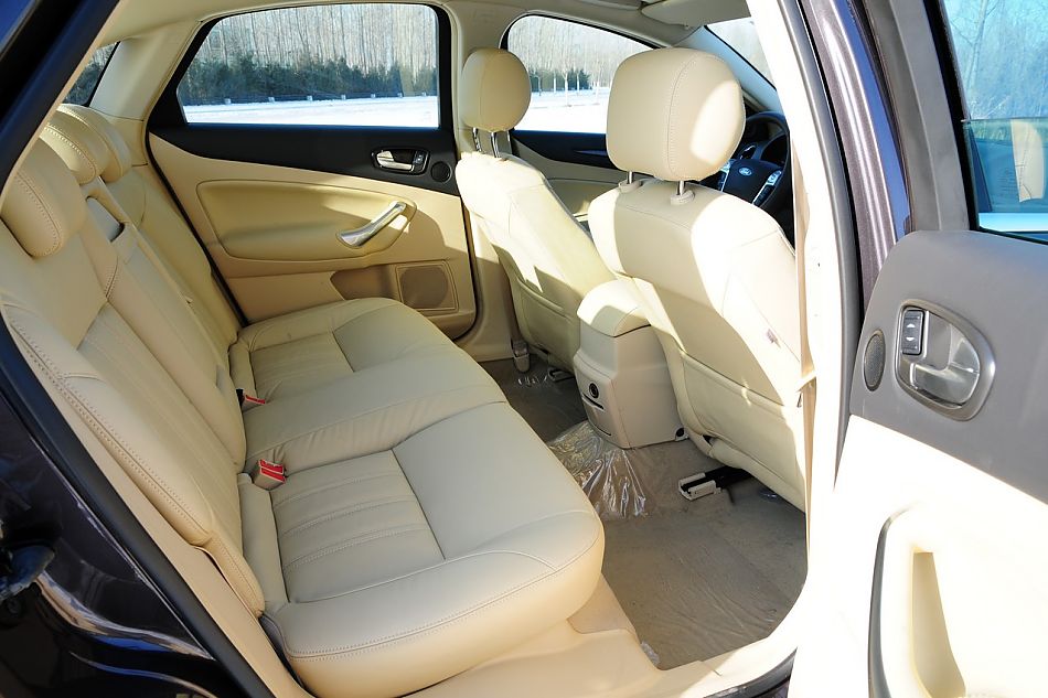 2010款蒙迪欧致胜致胜至尊型内饰