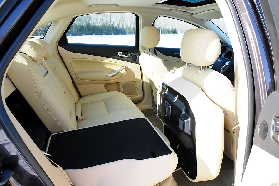 2010款蒙迪欧致胜致胜至尊型内饰