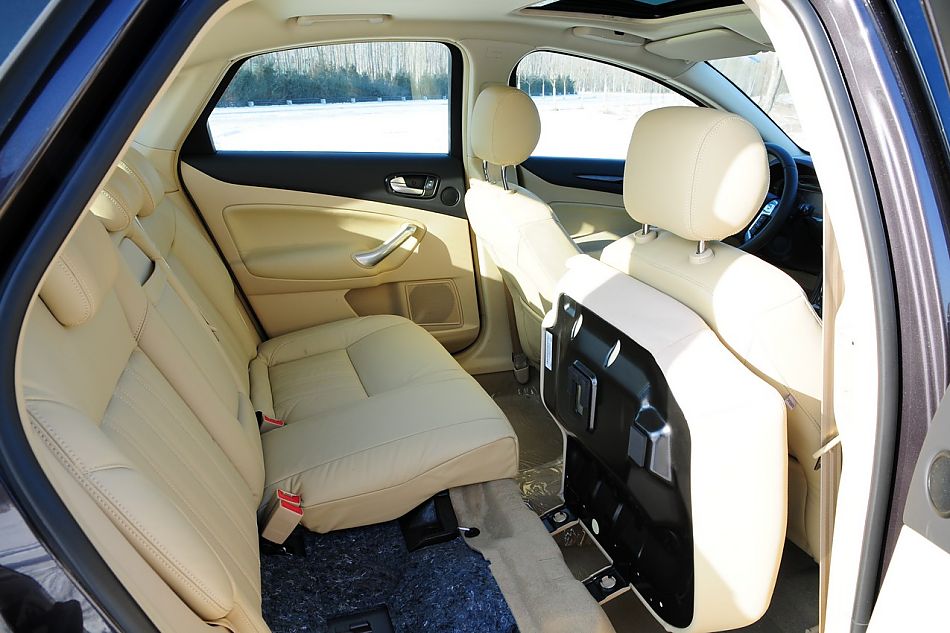 2010款蒙迪欧致胜致胜至尊型内饰