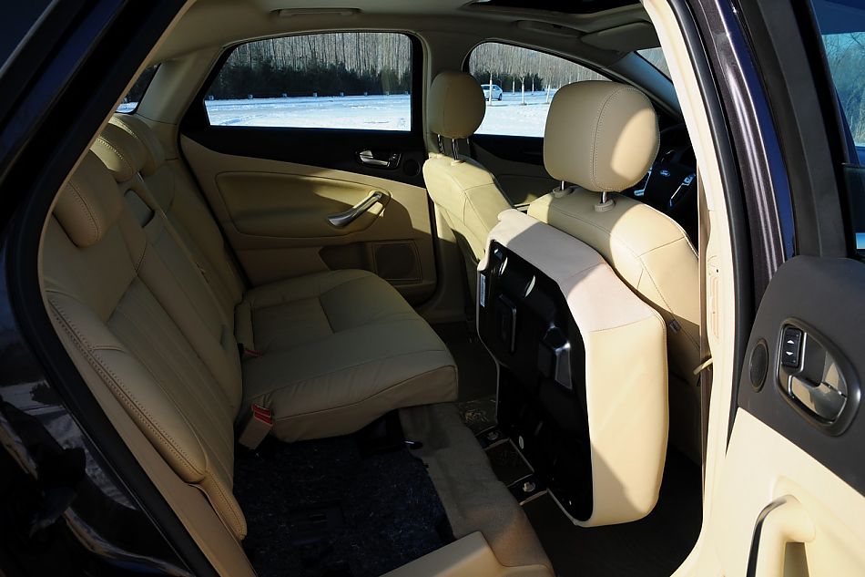 2010款蒙迪欧致胜致胜至尊型内饰