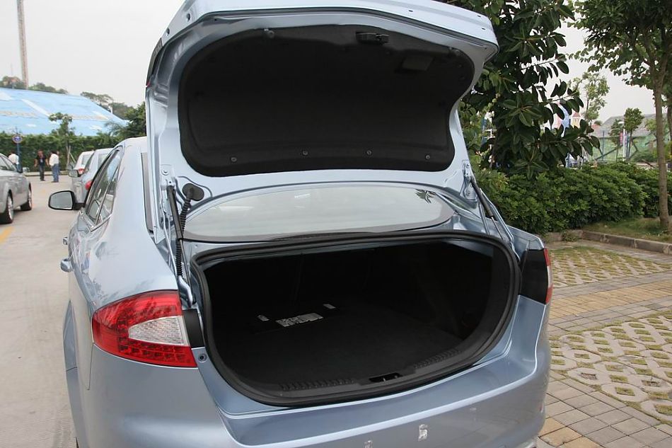 图为蒙迪欧致胜外观及细节